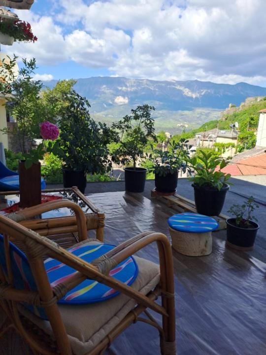 Manga Guesthouse Gjirokastër Exterior foto