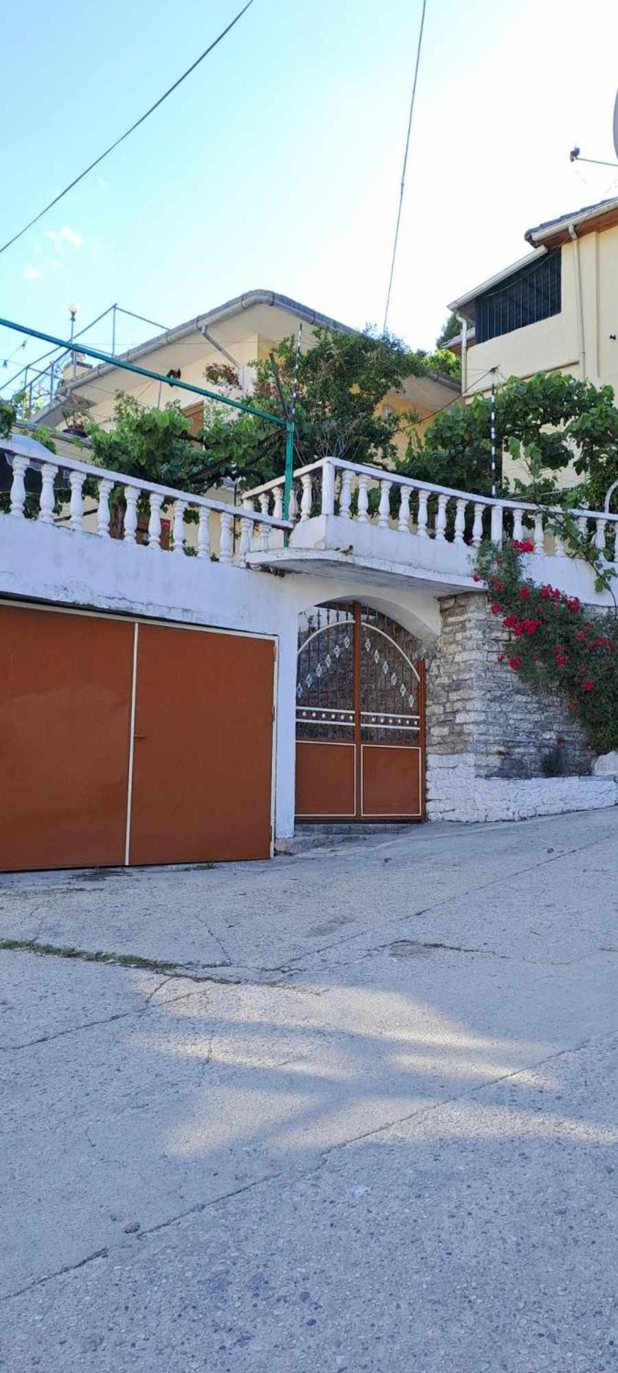 Manga Guesthouse Gjirokastër Exterior foto