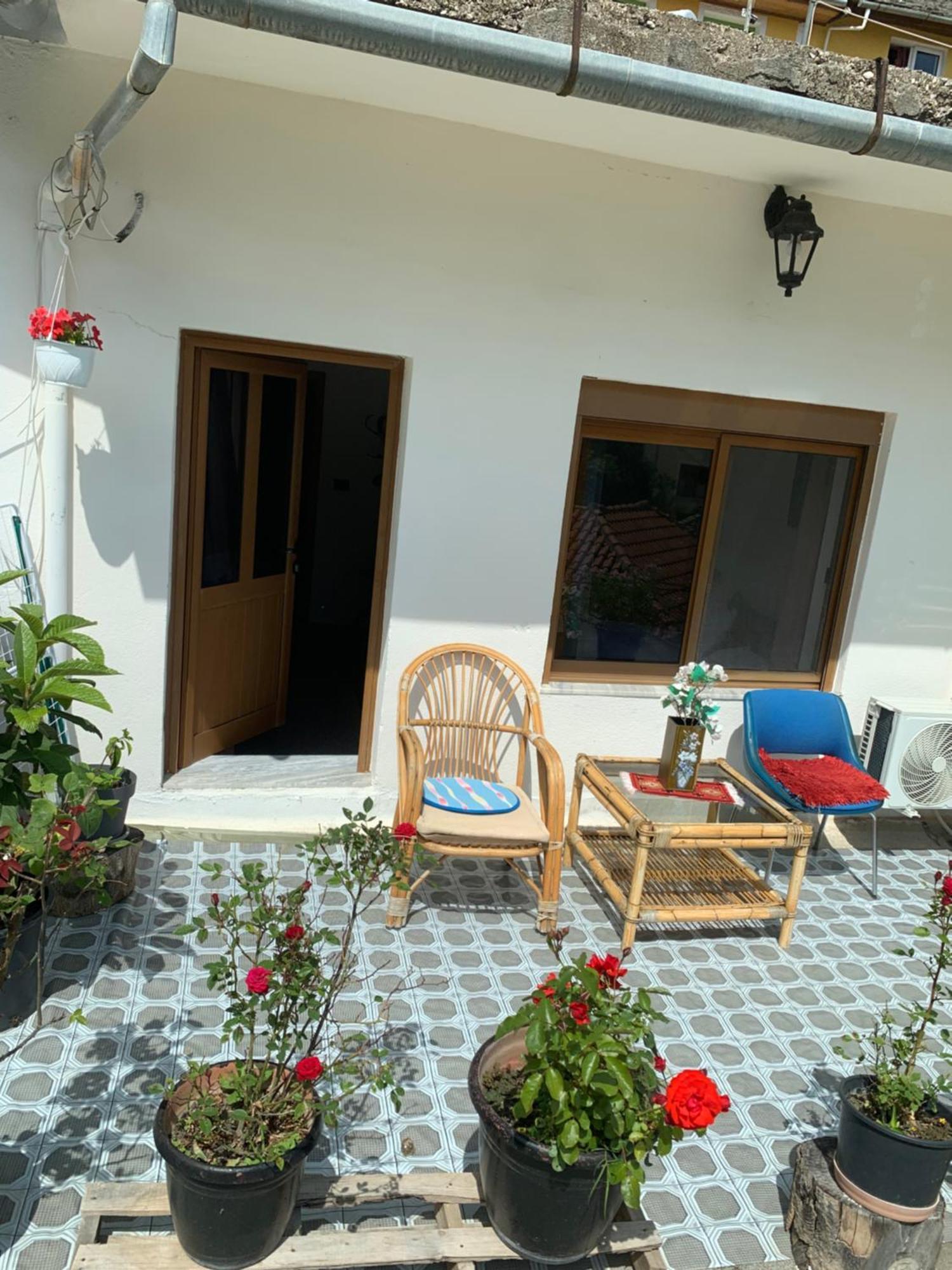 Manga Guesthouse Gjirokastër Exterior foto
